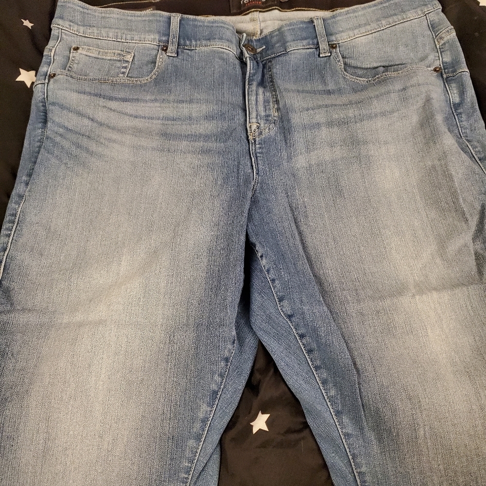 Torrid Bombshell Skinny Crops Sz24